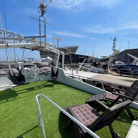 Yate Aloha Hotel Сант Адриа де Бесос Екстериор снимка