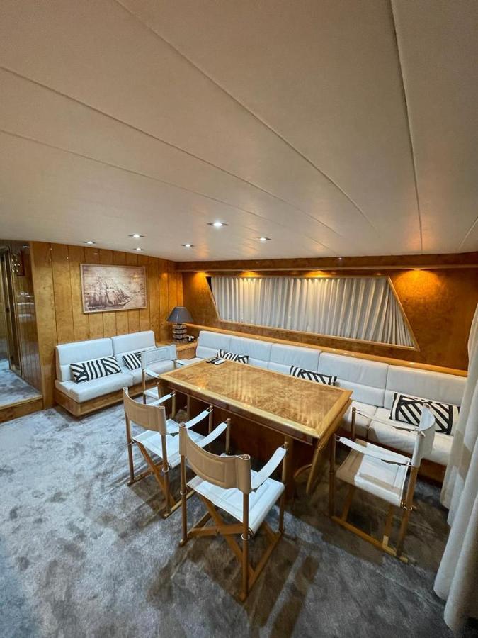 Yate Aloha Hotel Сант Адриа де Бесос Екстериор снимка