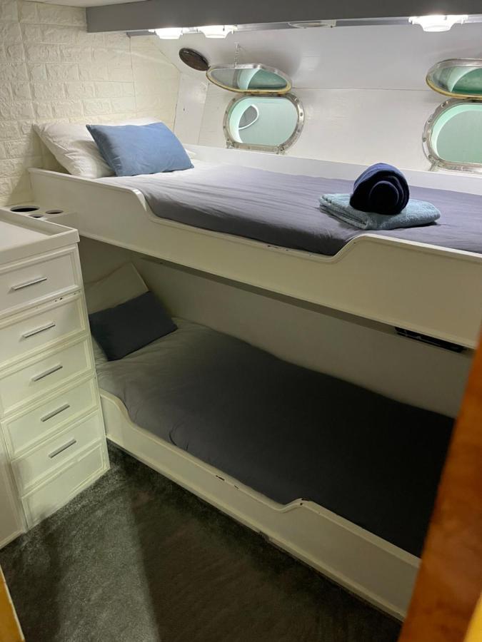 Yate Aloha Hotel Сант Адриа де Бесос Екстериор снимка