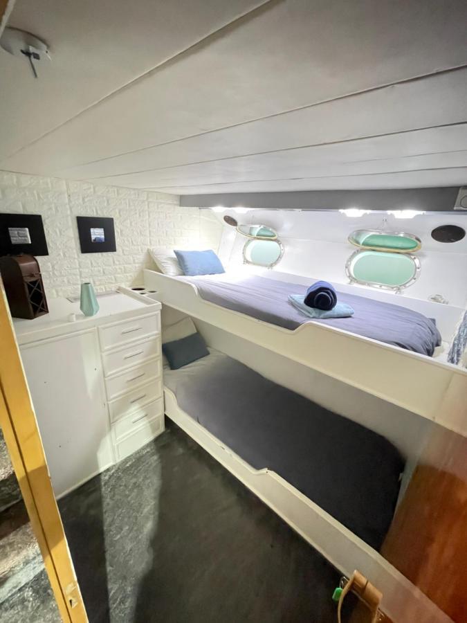 Yate Aloha Hotel Сант Адриа де Бесос Екстериор снимка