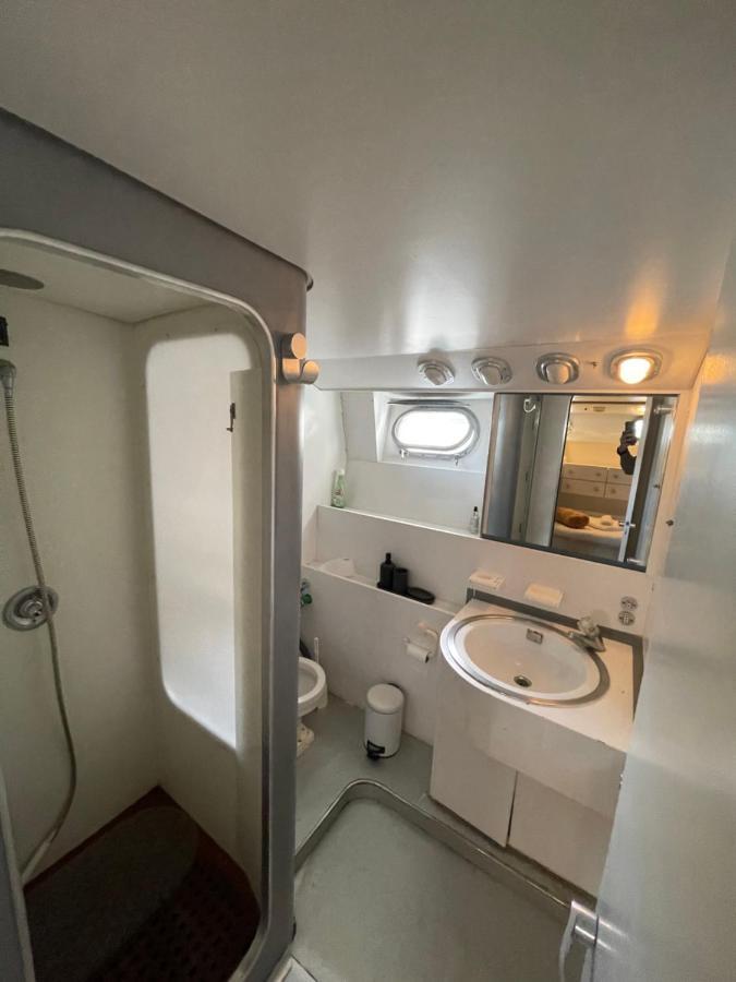 Yate Aloha Hotel Сант Адриа де Бесос Екстериор снимка