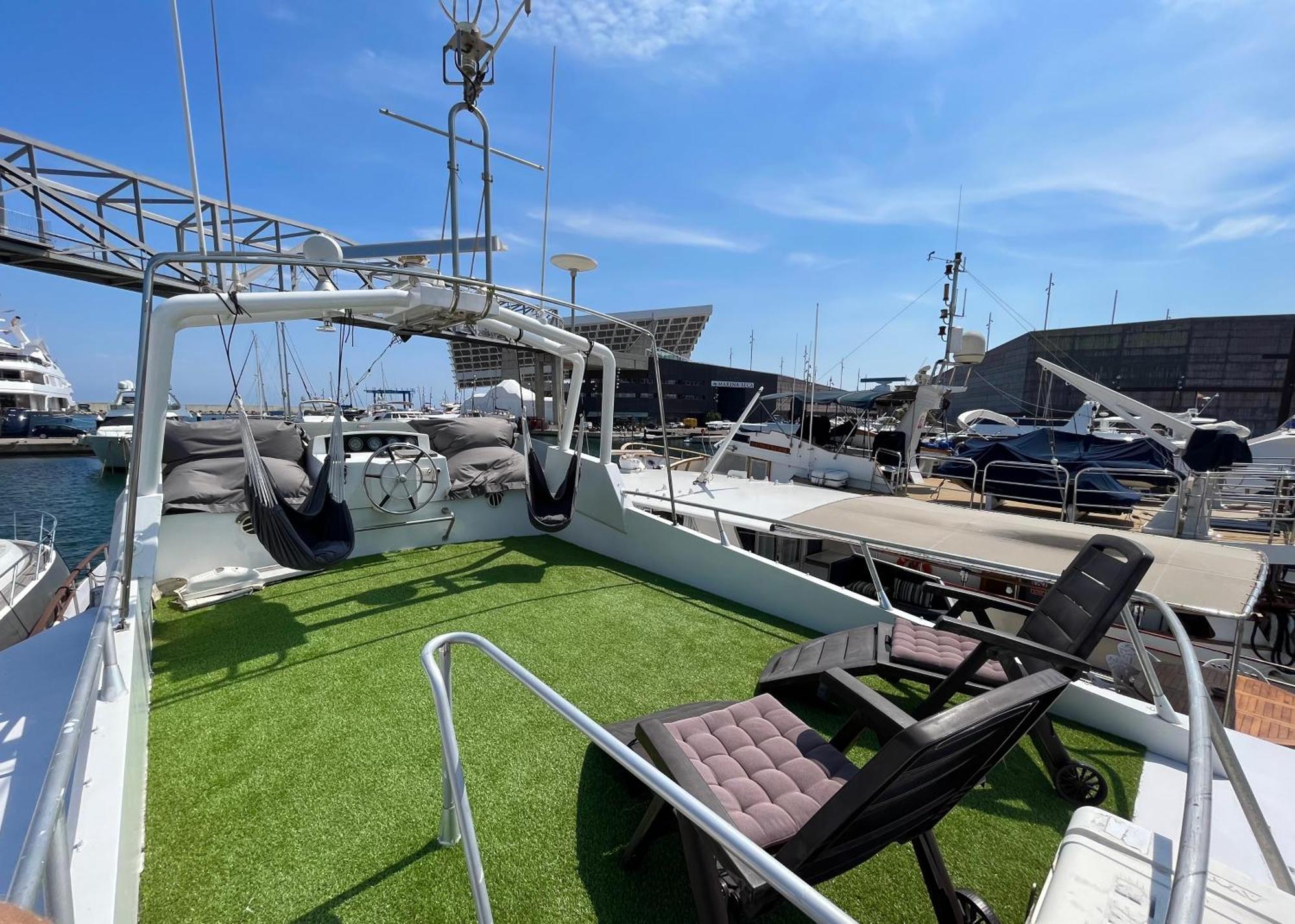 Yate Aloha Hotel Сант Адриа де Бесос Екстериор снимка